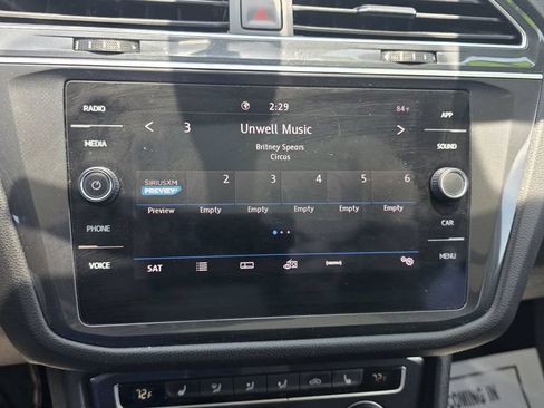 Used 2020 Volkswagen Tiguan SE w/ Panoramic Sunroof Package FWD image 20