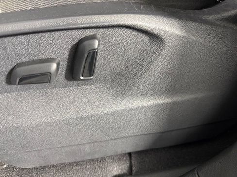 Used 2025 Volkswagen Atlas Cross Sport SE image 22