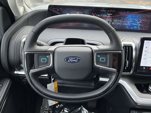 New 2025 Ford Expedition Platinum w/ Driver's Package image 16