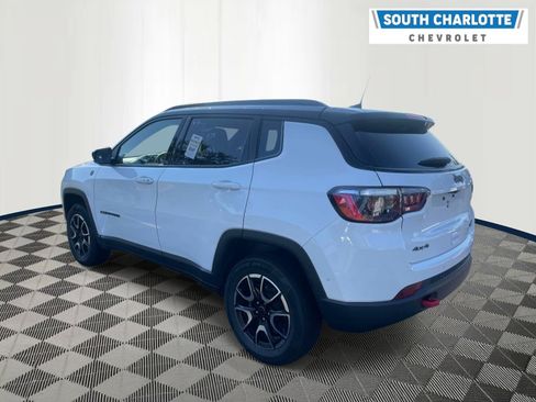 Used 2025 Jeep Compass Trailhawk AWD/4WD image 6