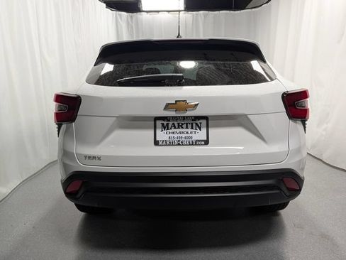 New 2026 Chevrolet Trax LS w/ LS Convenience Package FWD image 4