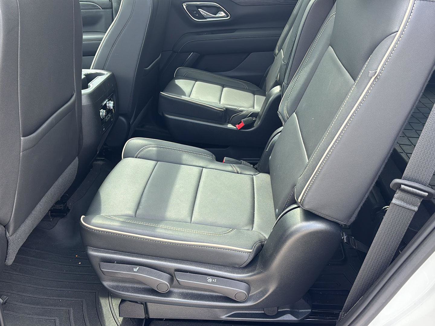 Used 2023 GMC Yukon SLT RWD image 15