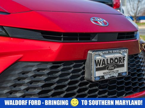 Used 2025 Toyota Camry SE image 11