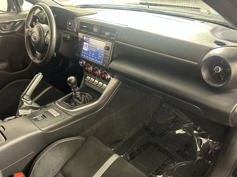 Used 2024 Toyota GR86 Premium RWD image 26