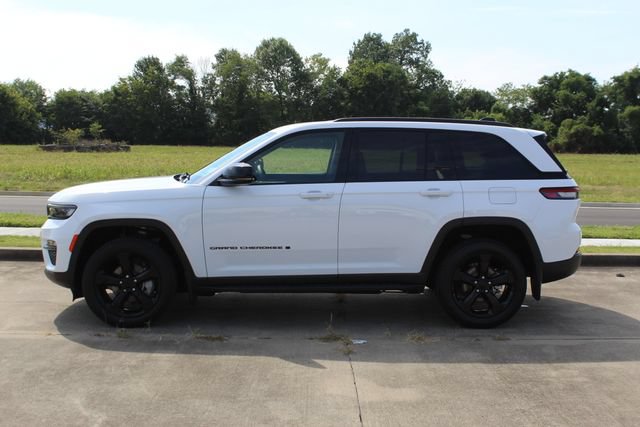 Used 2023 Jeep Grand Cherokee Limited w/ Black Appearance Package AWD/4WD image 2
