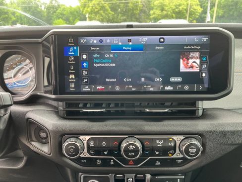 Used 2024 Jeep Gladiator Sport AWD/4WD image 39