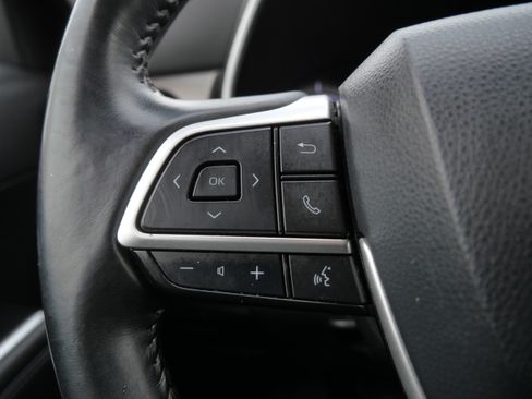 Used 2022 Toyota Highlander XLE image 28