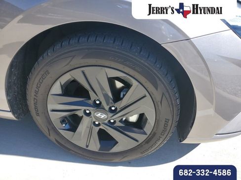 Used 2023 Hyundai Elantra Blue image 7