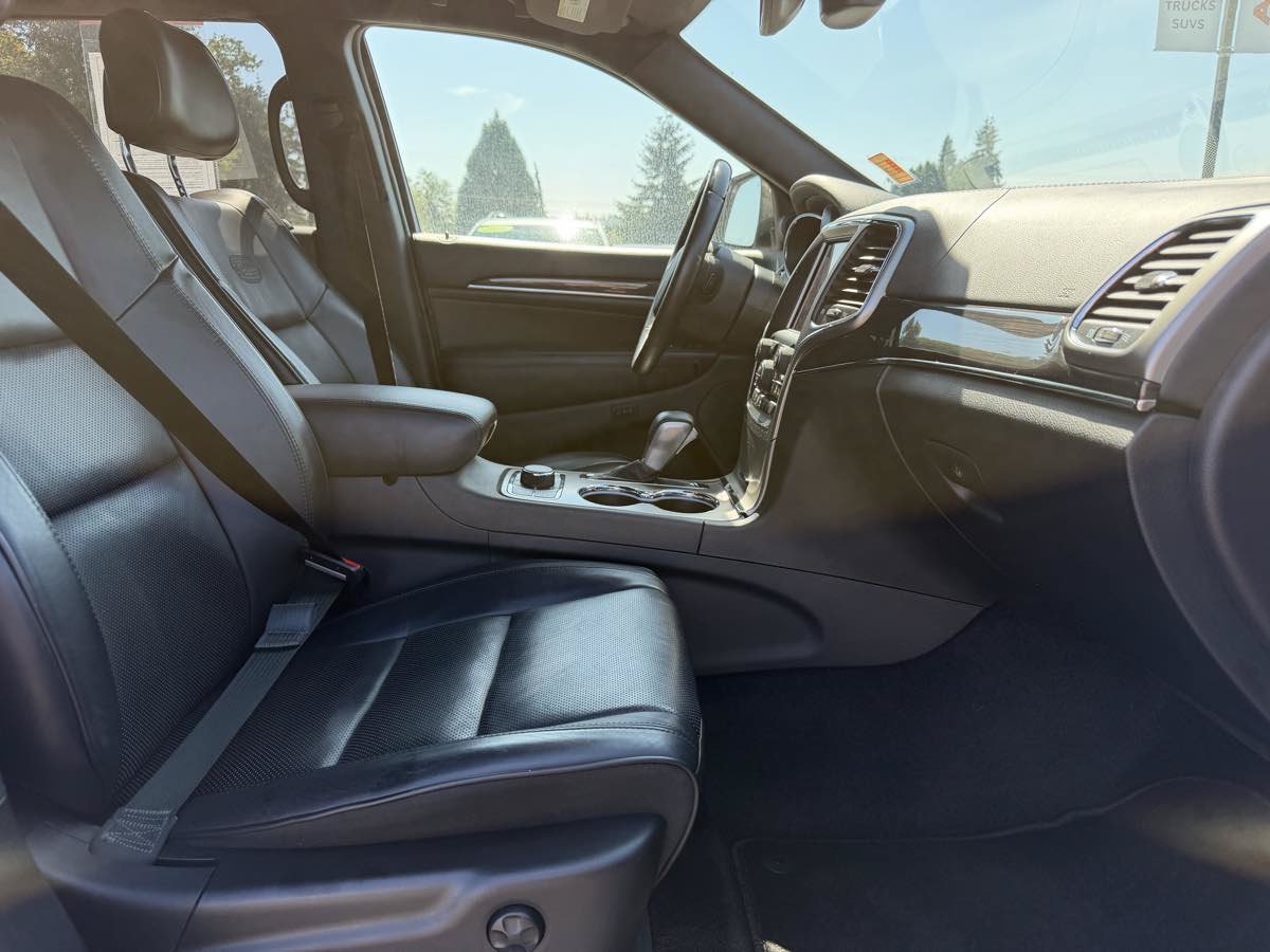 Used 2018 Jeep Grand Cherokee Overland AWD/4WD image 13