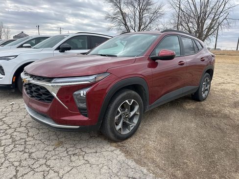 Used 2025 Chevrolet Trax LT image 13