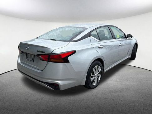 Used 2024 Nissan Altima 2.5 S FWD image 13