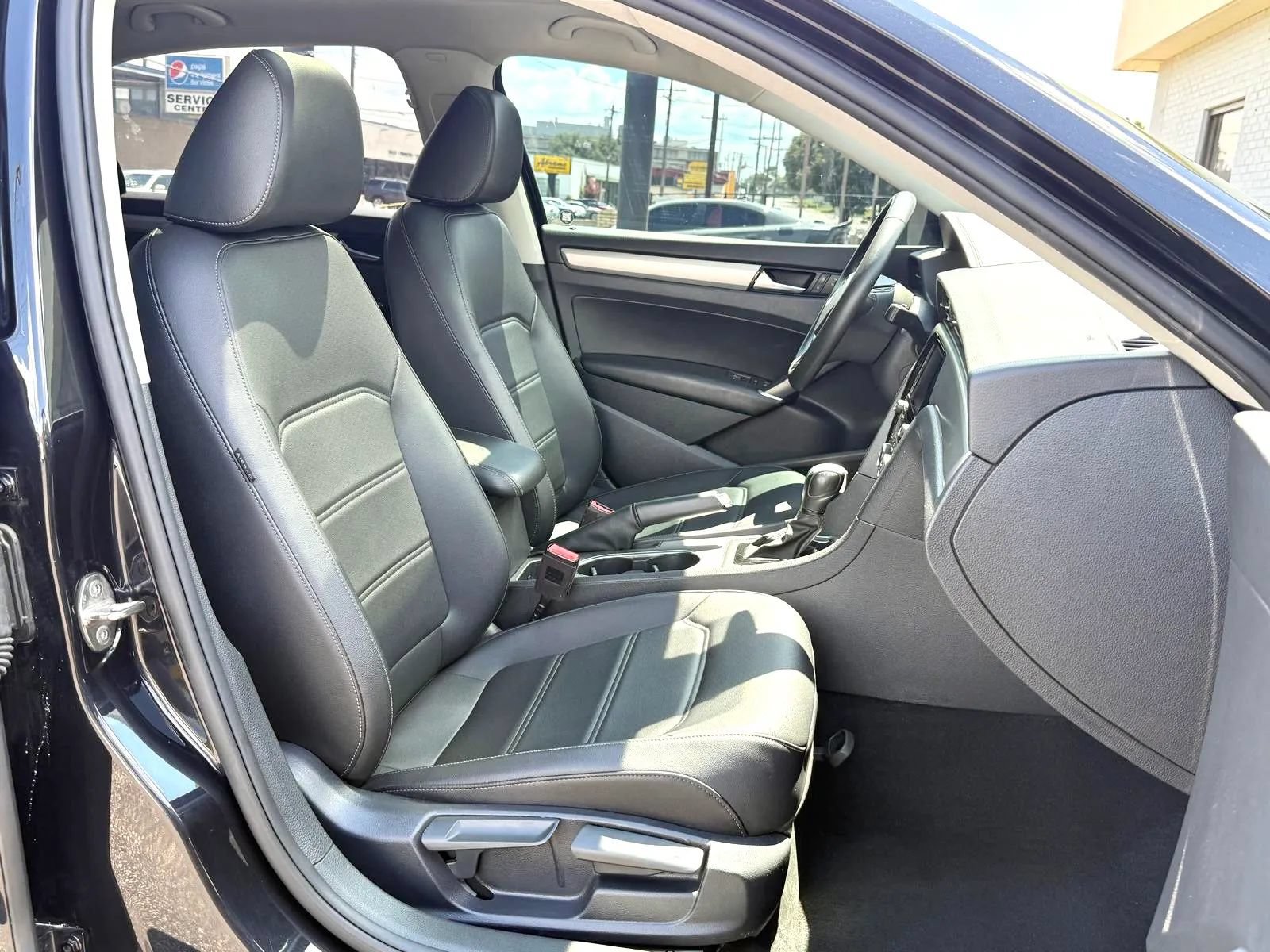 Used 2022 Volkswagen Passat 2.0T SE FWD image 19
