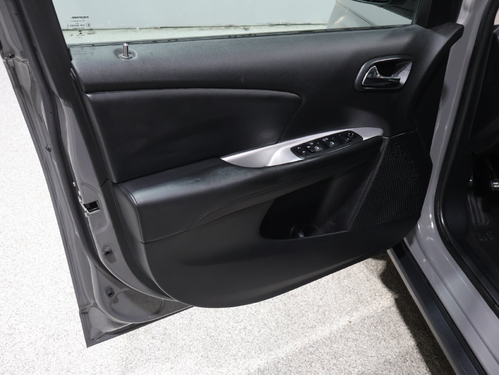 Used 2019 Dodge Journey SE FWD image 11