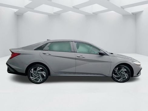 Certified 2025 Hyundai Elantra SEL w/ Cargo Package image 4
