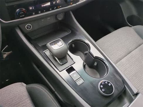 Used 2023 Nissan Rogue SV image 33