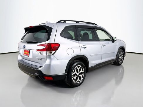 Used 2023 Subaru Forester Premium image 8
