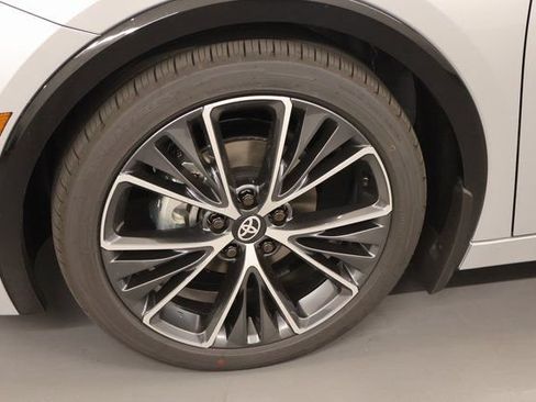 New 2027 Toyota Prius XLE FWD image 8