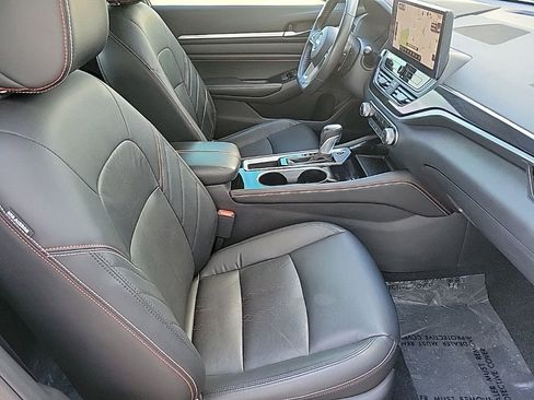 Used 2023 Nissan Altima 2.5 SR w/ SR Premium Package image 15