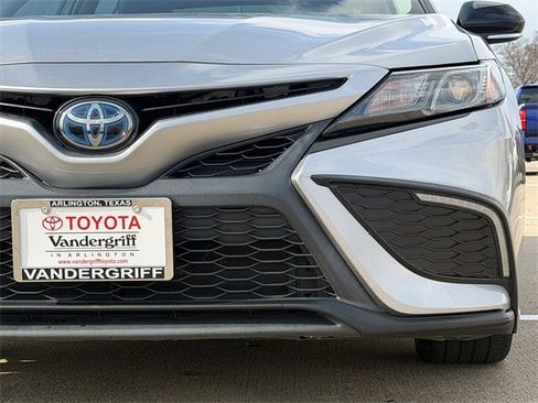 Used 2022 Toyota Camry SE image 9