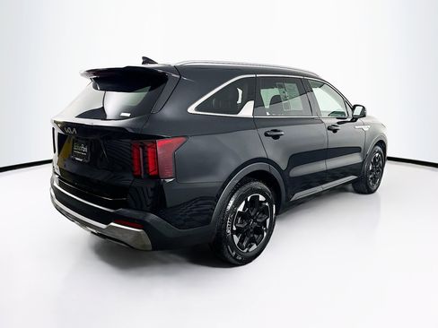 Used 2024 Kia Sorento S image 9