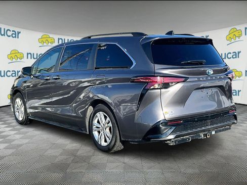 Used 2021 Toyota Sienna XSE image 4