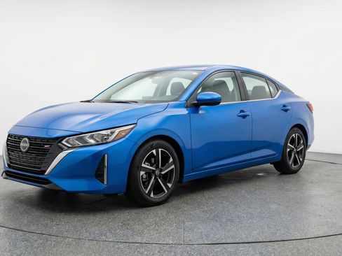 Used 2025 Nissan Sentra SV image 3