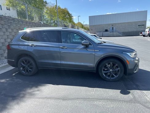 Used 2022 Volkswagen Tiguan SE image 4