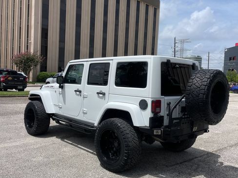 Used 2017 Jeep Wrangler Unlimited Rubicon AWD/4WD image 4