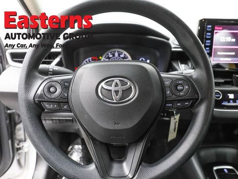 Used 2022 Toyota Corolla LE FWD image 10