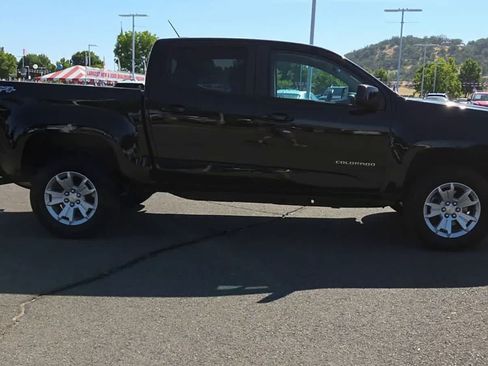 Used 2021 Chevrolet Colorado LT AWD/4WD image 9