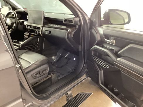 Used 2024 Toyota Tacoma Limited w/ Limited Package (LT) AWD/4WD image 19