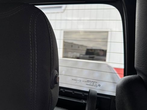 Used 2022 Jeep Gladiator Willys AWD/4WD image 34