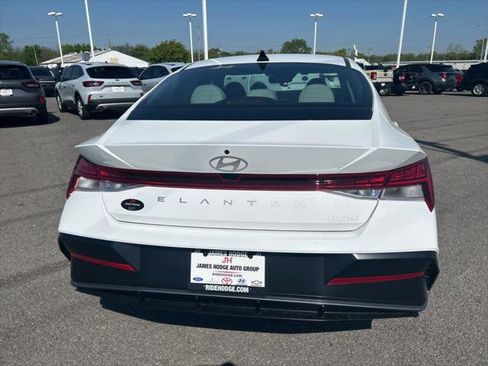 New 2026 Hyundai Elantra Limited FWD image 6