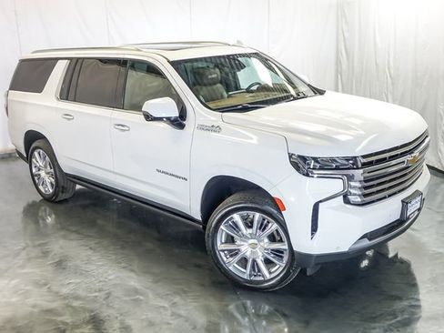 Certified 2022 Chevrolet Suburban High Country w/ Premium Package AWD/4WD image 6