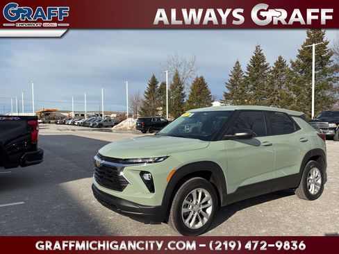 Used 2025 Chevrolet TrailBlazer LS w/ LS Convenience Package image 1