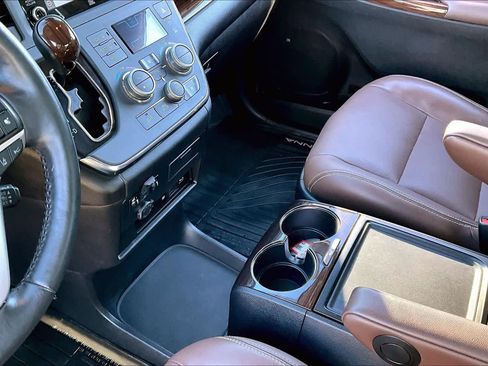 Used 2019 Toyota Sienna Limited Premium image 16