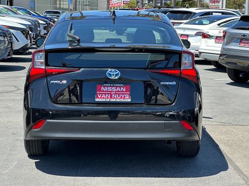 Used 2022 Toyota Prius LE FWD image 6