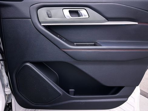 Used 2025 Ford Explorer ST-Line w/ Premium Package image 38