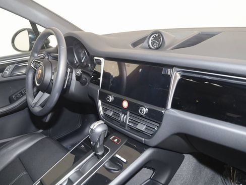 Used 2025 Porsche Macan image 50