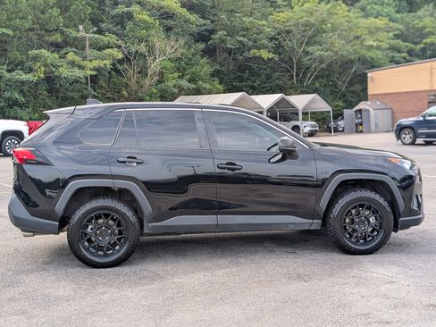 Used 2022 Toyota RAV4 LE FWD image 10