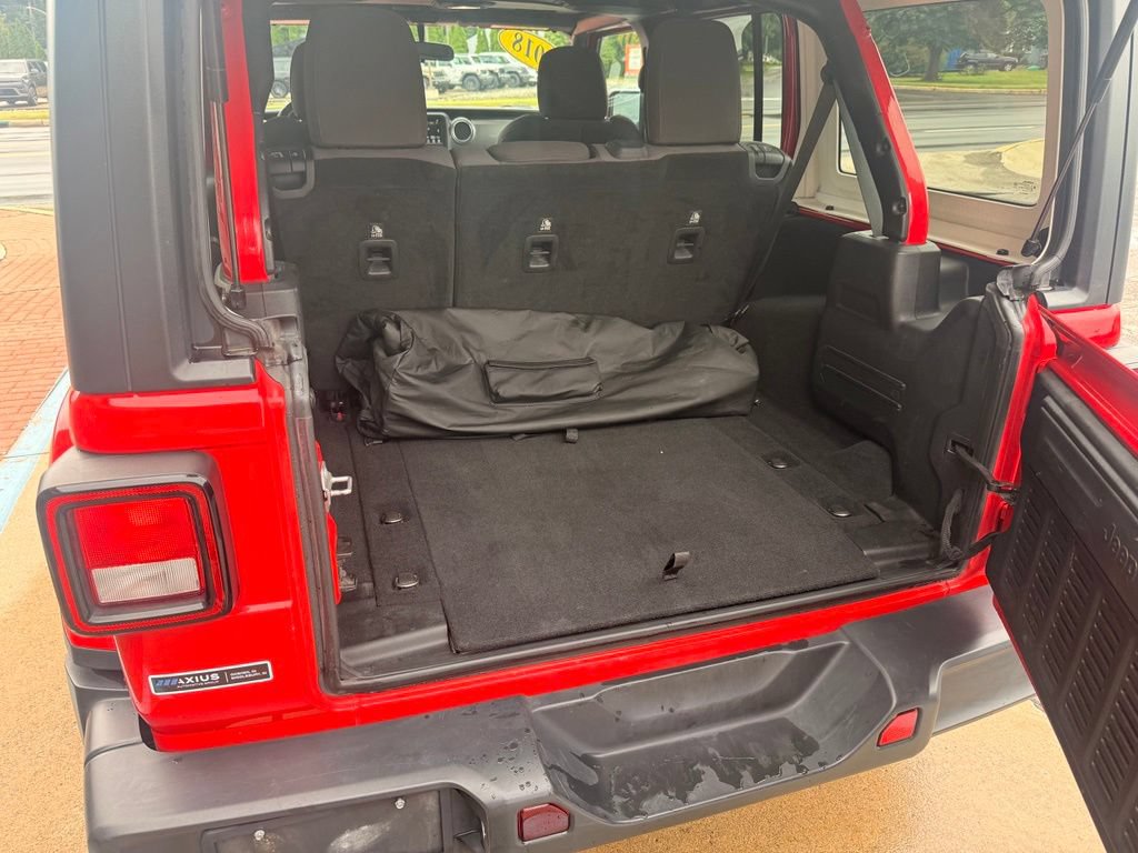 Used 2018 Jeep Wrangler Unlimited Sahara AWD/4WD image 11