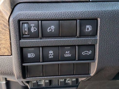 Used 2025 Toyota Tacoma Limited AWD/4WD image 16