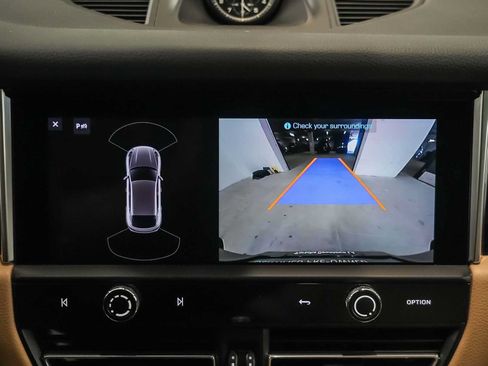 Certified 2023 Porsche Macan AWD/4WD image 24