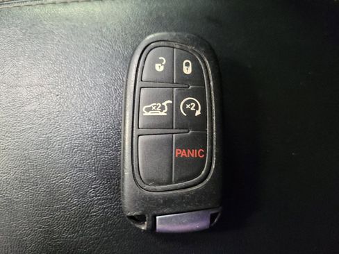 Used 2019 Jeep Cherokee Limited FWD image 32
