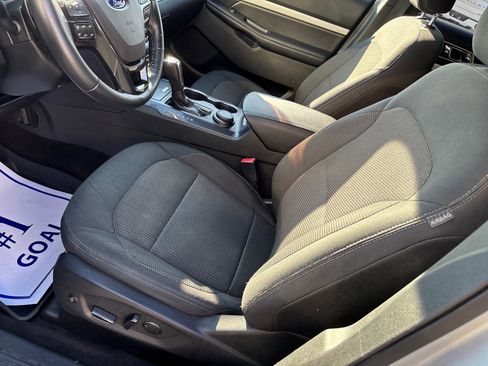 Used 2017 Ford Explorer XLT w/ Equipment Group 201A AWD/4WD image 5