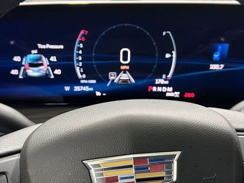 Certified 2025 Cadillac XT4 Premium Luxury image 11