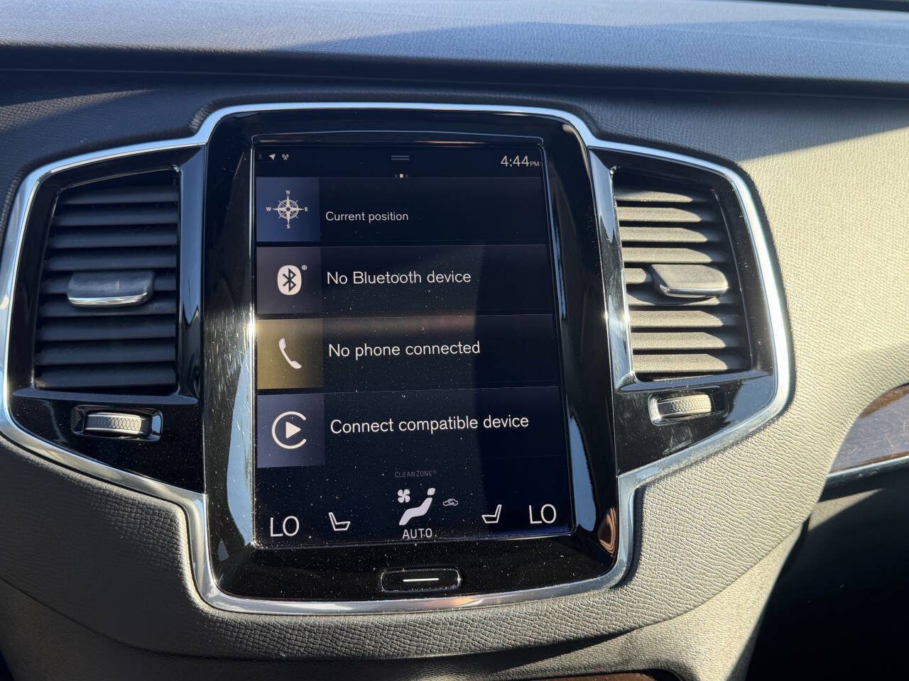 Used 2017 Volvo XC90 T6 Momentum w/ Vision Package AWD/4WD image 3