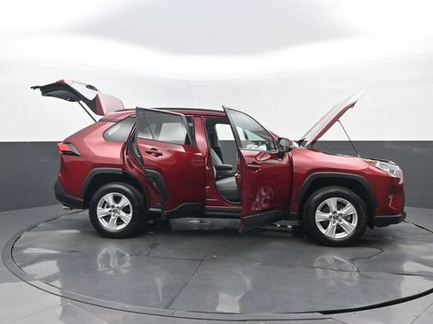 Used 2020 Toyota RAV4 XLE FWD image 34