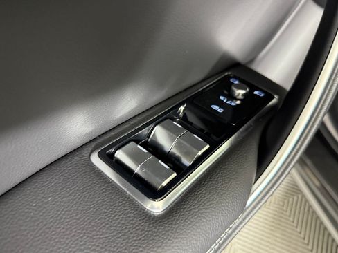 Used 2024 Jaguar XF R-Dynamic SE AWD/4WD image 19