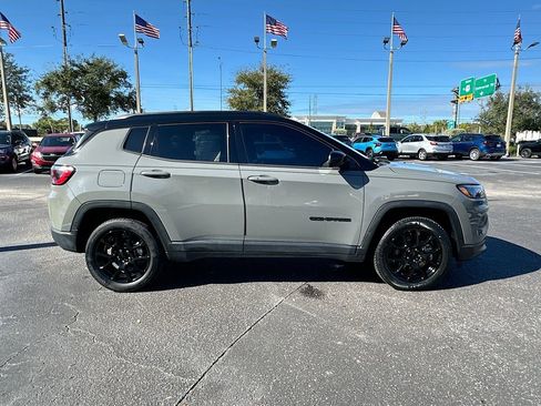 Used 2023 Jeep Compass Latitude image 5